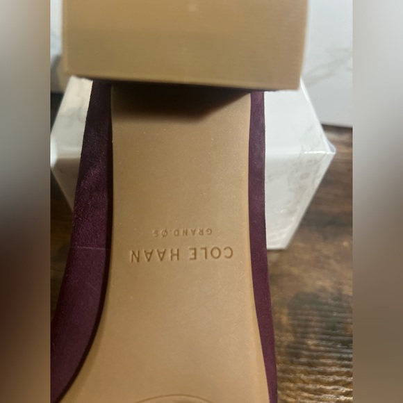 NWOT Cole Haan burgundy suede heels size 8 to 8 1/2 - Picture 7 of 10